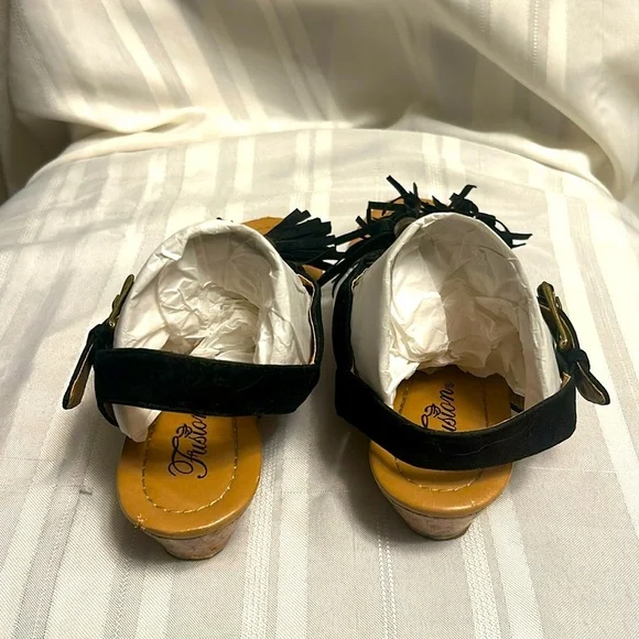 Fusion Tassel Sandals - Picture 3 of 8
